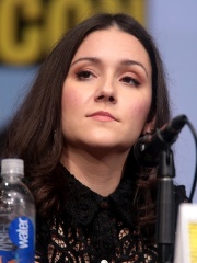 Photo of Shannon Woodward