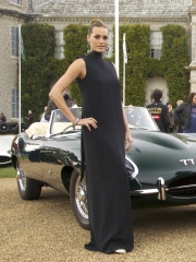 Photo of Yasmin Le Bon