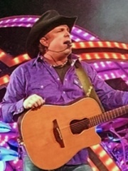 Photo of Garth Brooks