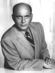 Photo of Gavin MacLeod