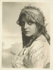 Photo of Ella Hall