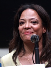 Photo of Lauren Vélez