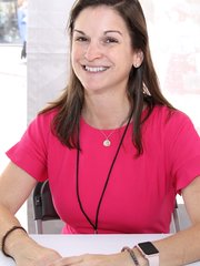 Photo of Sarah Dessen