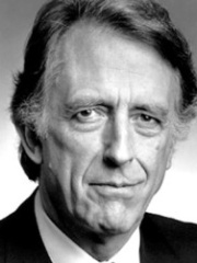 Photo of Fritz Weaver