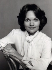 Photo of Pamela Reed