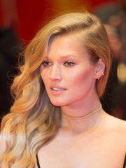 Photo of Toni Garrn