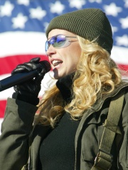 Photo of Faith Hill