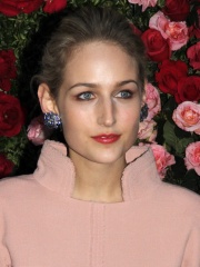 Photo of Leelee Sobieski