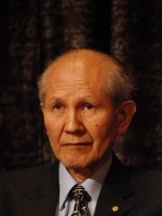 Photo of Osamu Shimomura