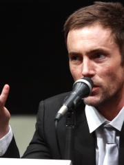 Photo of Desmond Harrington