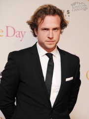 Photo of Rafe Spall