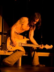 Photo of Nuno Bettencourt