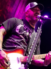 Photo of Aaron Lewis