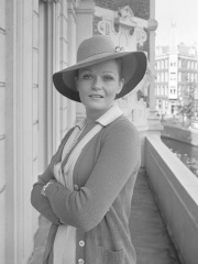 Photo of Valerie Perrine