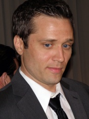 Photo of Seamus Dever