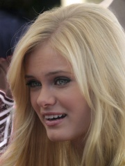 Photo of Sara Paxton