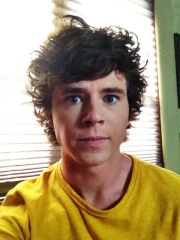 Photo of Charlie McDermott