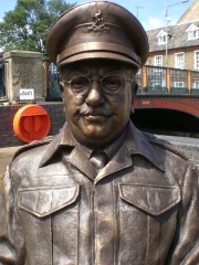 Photo of Arthur Lowe