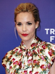 Photo of Leslie Bibb