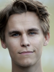 Photo of Rhys Wakefield