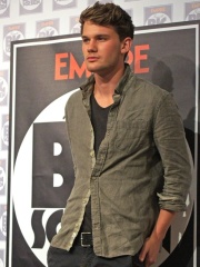 Photo of Jeremy Irvine