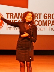 Photo of Mary Elizabeth Mastrantonio