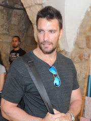 Photo of Julián Gil