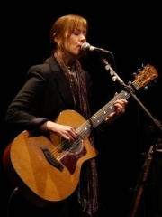 Photo of Suzanne Vega