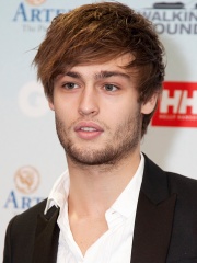 Photo of Douglas Booth