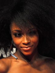 Photo of Yaya DaCosta