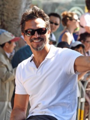 Photo of Benjamin Bratt