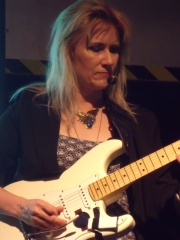 Photo of Jennifer Batten