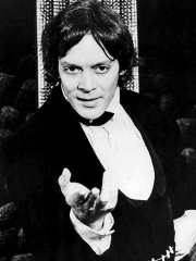 Photo of Raul Julia