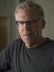 Photo of Carlton Cuse