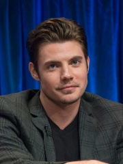 Photo of Josh Henderson