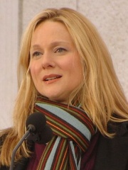 Photo of Laura Linney