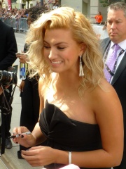 Photo of Tori Kelly