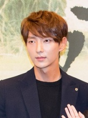 Photo of Lee Joon-gi