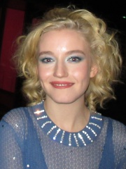 Photo of Julia Garner