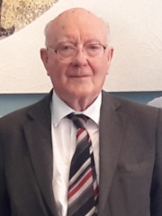 Photo of Colin Renfrew