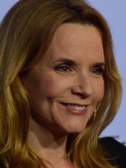 Photo of Lea Thompson