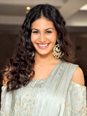 Photo of Amyra Dastur