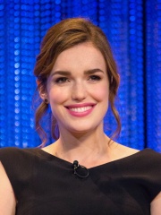 Photo of Elizabeth Henstridge