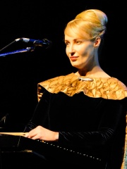 Photo of Lisa Gerrard