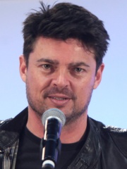 Photo of Karl Urban