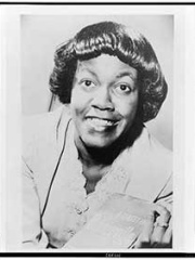 Photo of Gwendolyn Brooks