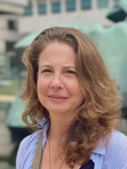 Photo of Robin Weigert