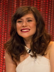 Photo of Yael Stone