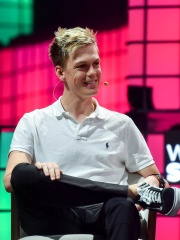 Photo of Caspar Lee