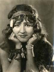 Photo of Julia Faye